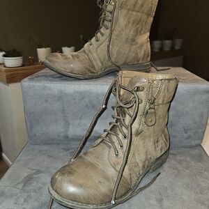 Women's Tan Lace-Up Boots